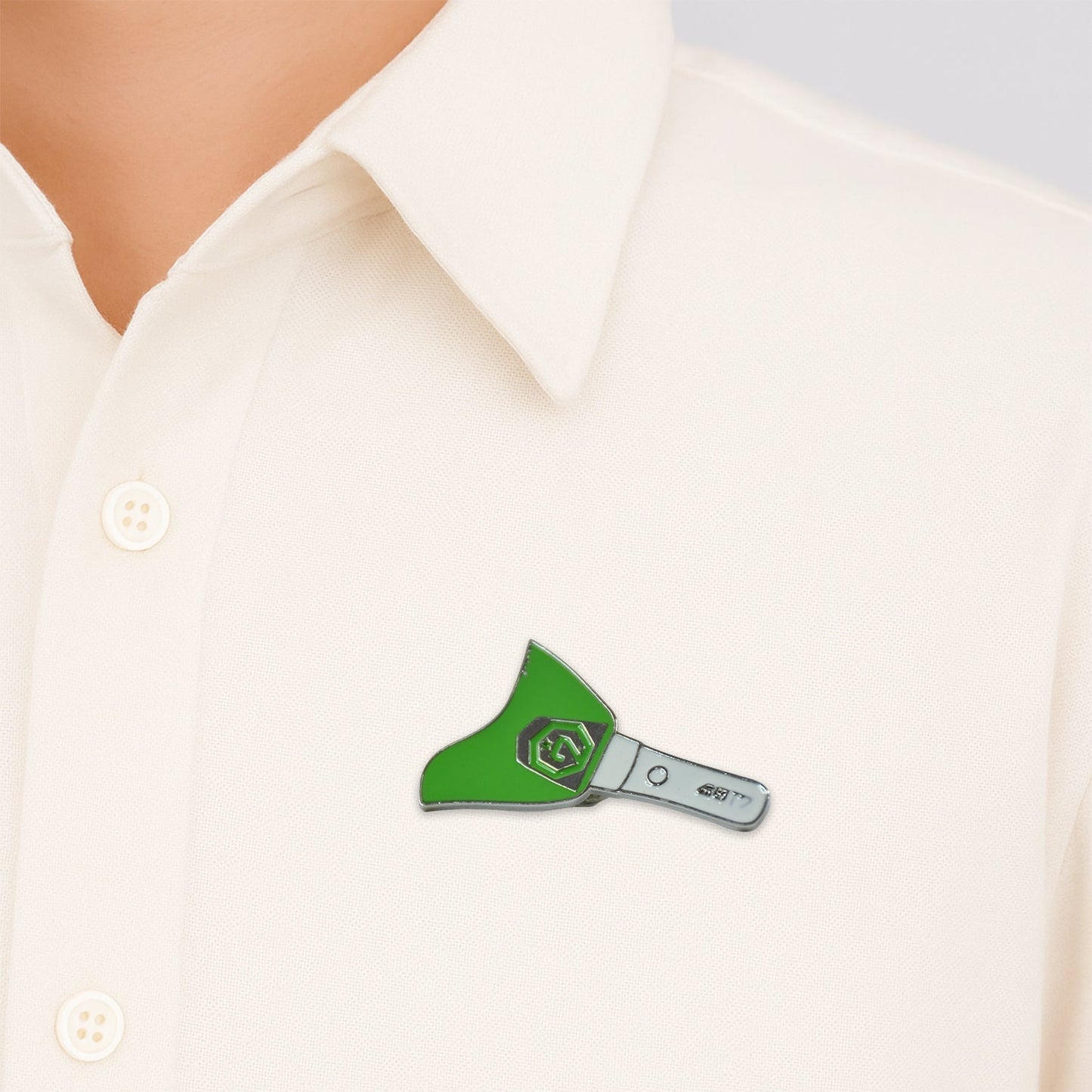 Stylish Metal Badge Pin – Single Piece (Random Design)