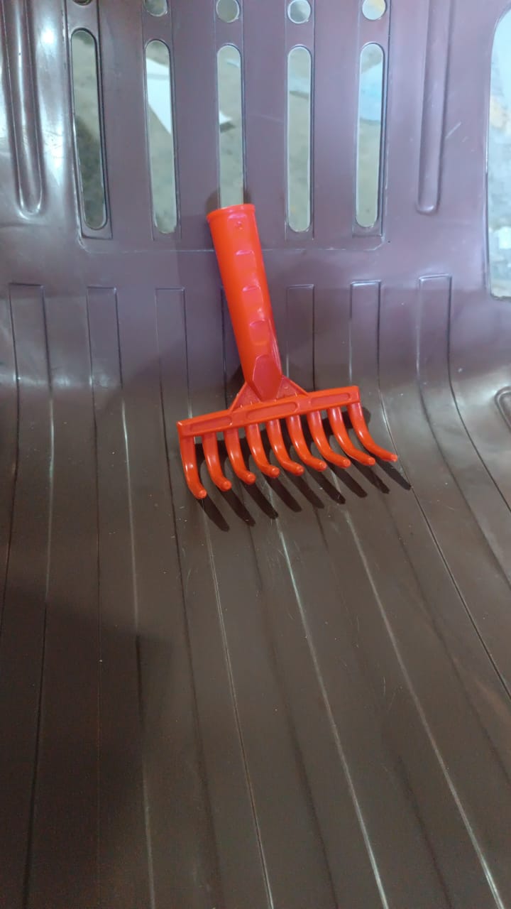 Heavy Duty Plastic Garden Hand Rake – 9-Tooth Cultivator Tool (1 Pc)