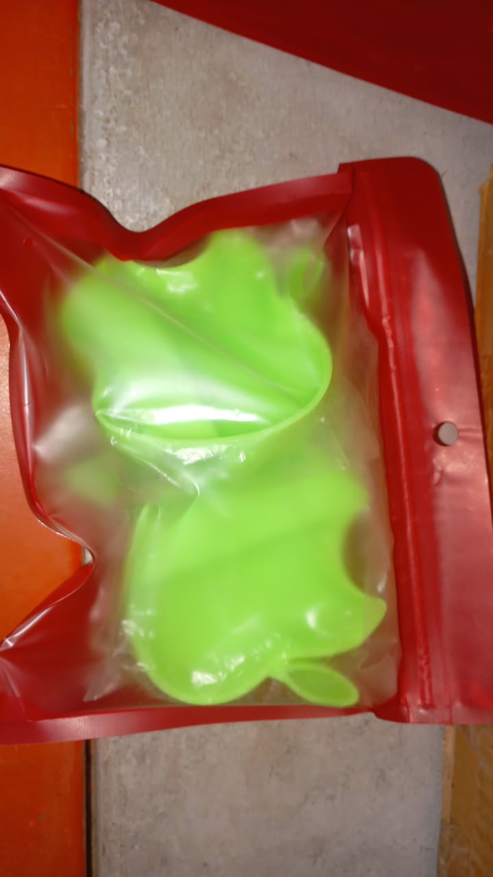 Apple-Shaped Plastic Mobile Phone Holder (3 Pc & mix color)