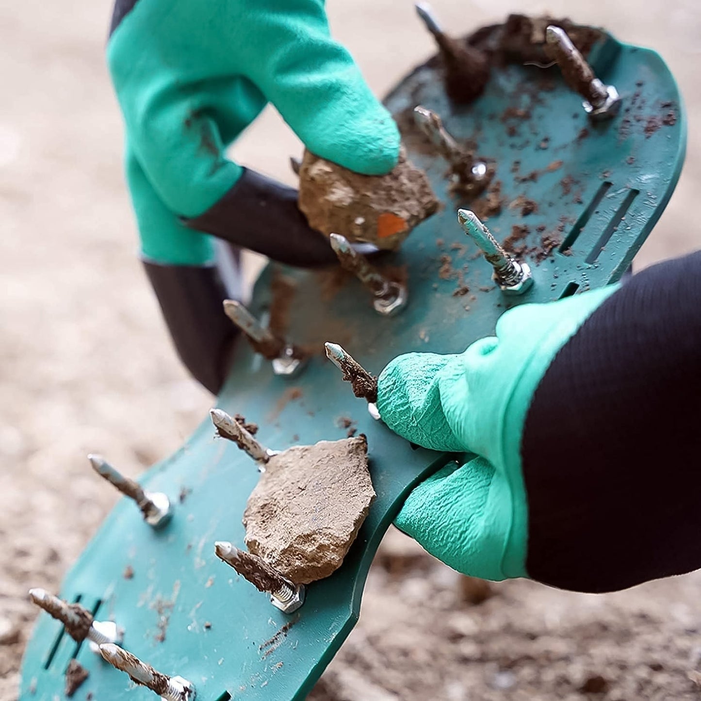 Lawn Aerator Spiked Sandals – Green Studded Garden Grass Shoes (1 Pair)