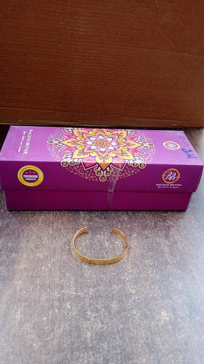 Elegant Gold Finish Open Cuff Bracelet Kada (1 Pc)