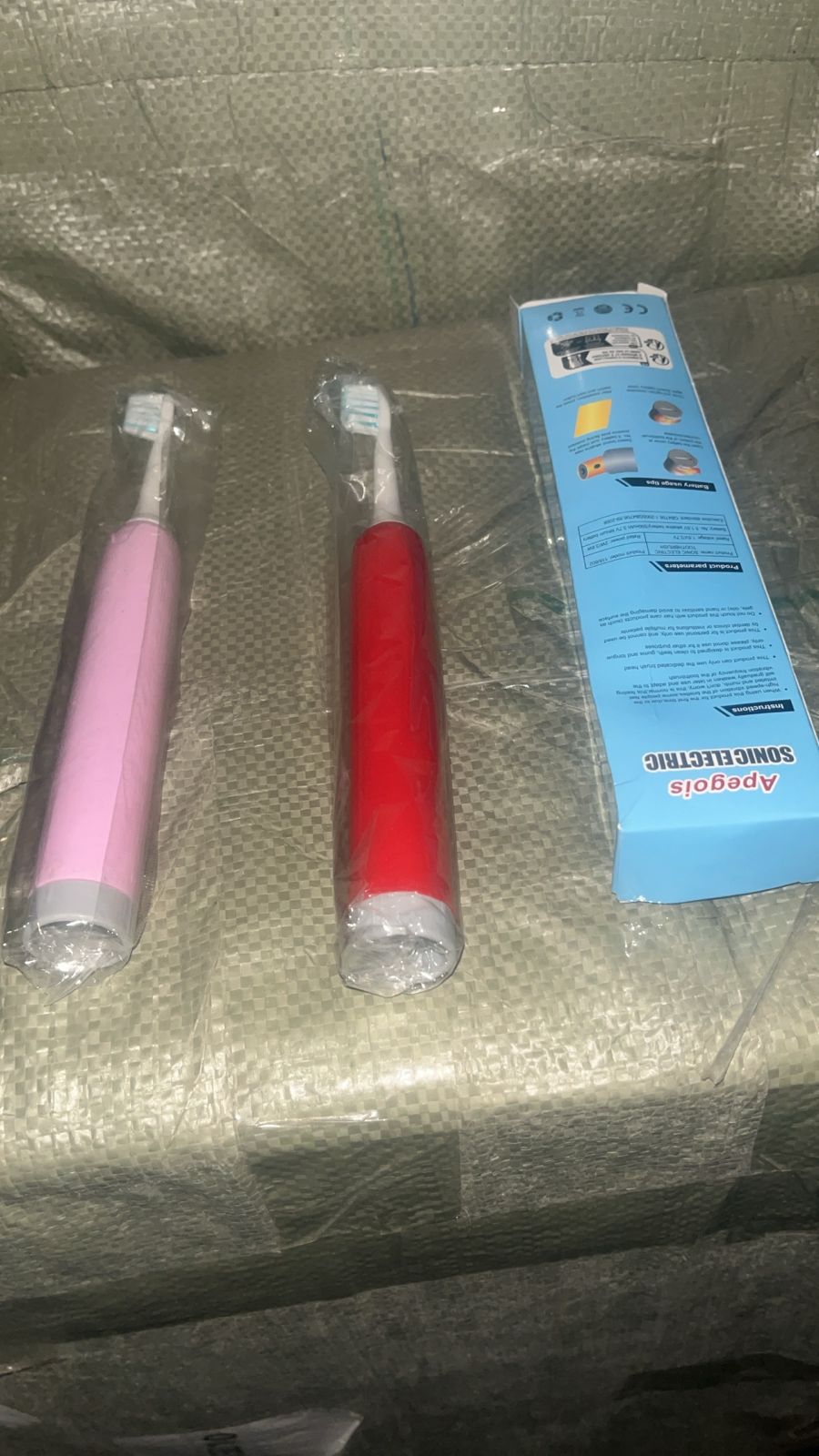 Battery-Operated Electric Toothbrush with Replaceable Head (Mix Color / 1 Pc)